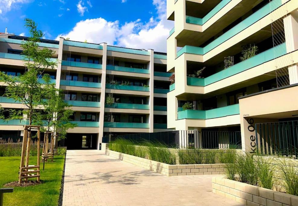 Modern Apartment • Garden • Near The City Center Prag Eksteriør billede